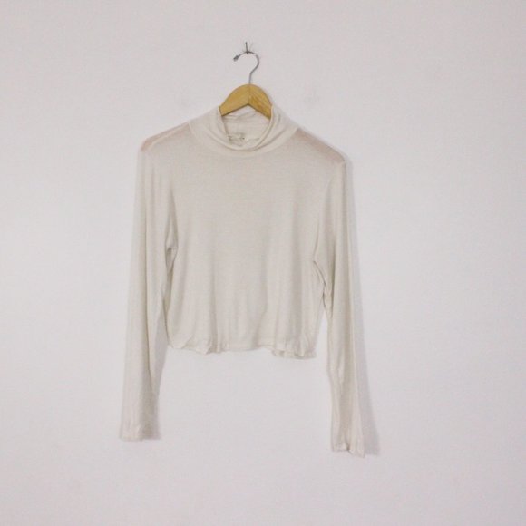 *Caution to the Wind White Ribbed Turtleneck Long Sleeve - Picture 1 of 3